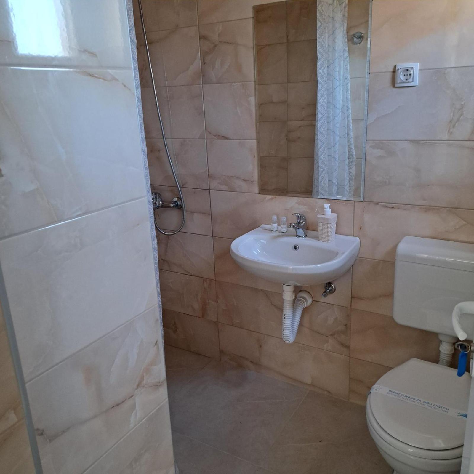 Libero Apartmani Surčin Cameră foto