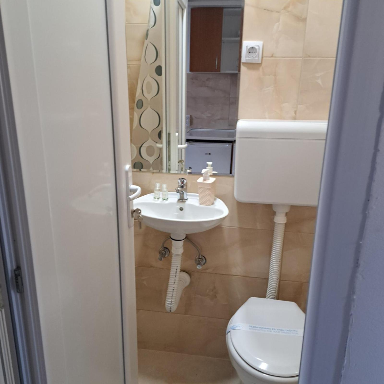 Libero Apartmani Surčin Cameră foto
