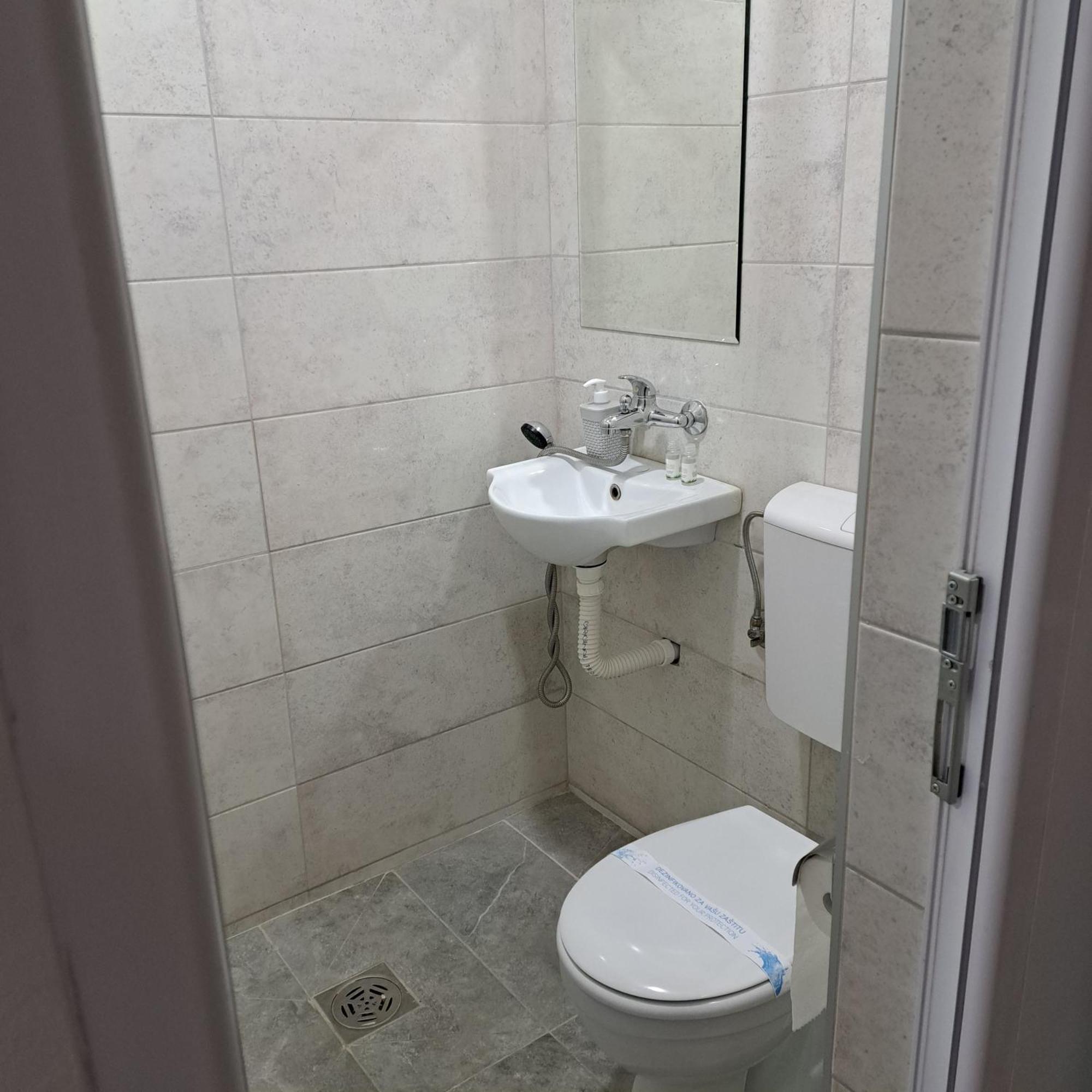 Libero Apartmani Surčin Exterior foto